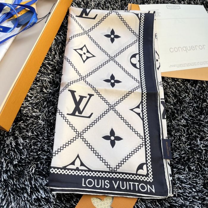 Louis Vuitton Scarf LVS00082